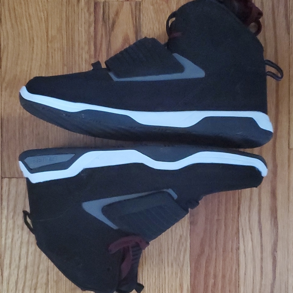 Sneakers - Picture 2 of 2